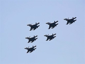 وزارتا الدفاع الروسية والأمريكية تبحثان أمن مقاتلاتهما في أجواء سوريا